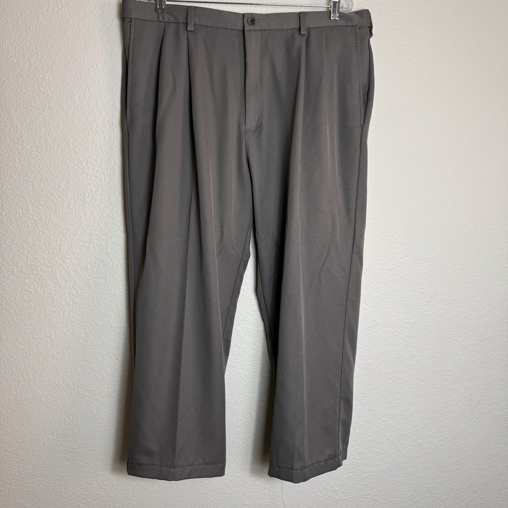 Haggar Trousers Men 38 x 32 Slacks Grey Classic Fit Pleat Stretch Work Business